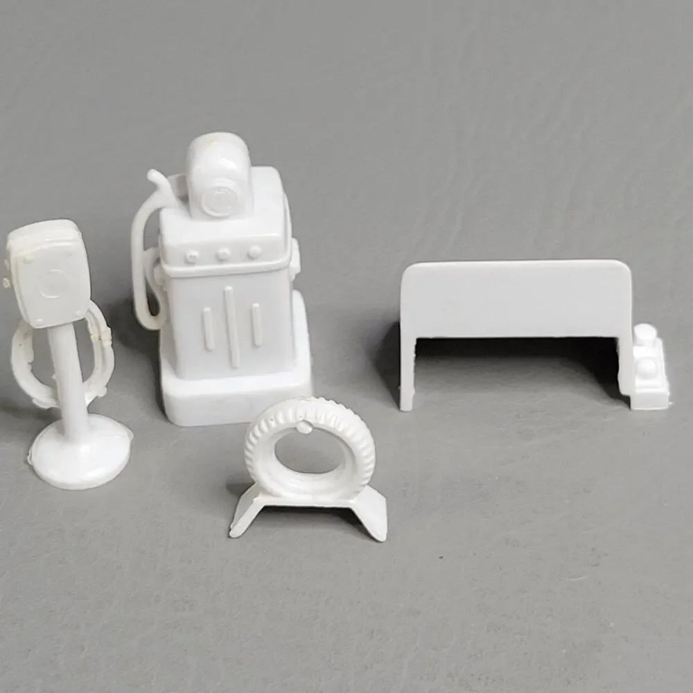 1950’s Mini Marx Service Station Gas Oil/Batteries/Tire Repair/Gas Pump/Figures